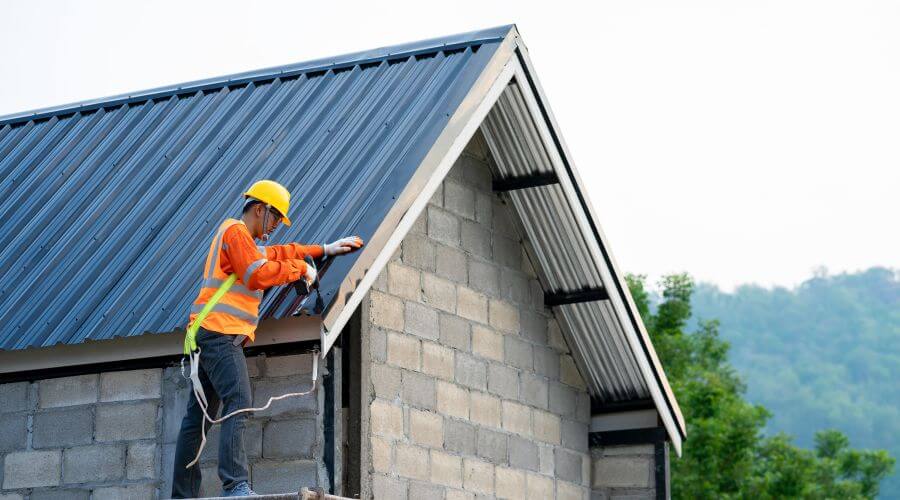 Professional residential roofers in Higbee, MO